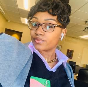 Meet your Posher, Simone